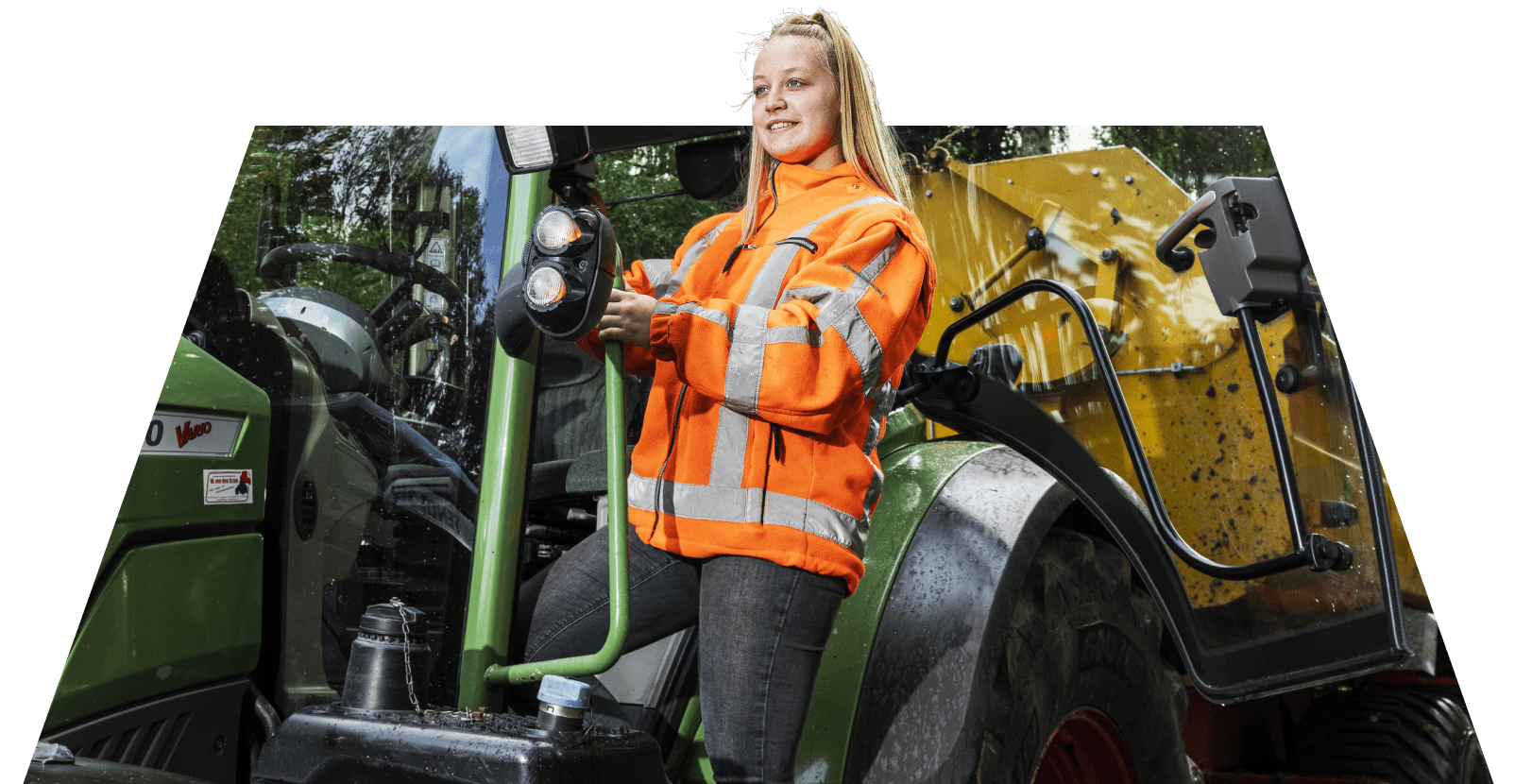 Machinist of tractor­chauffeur